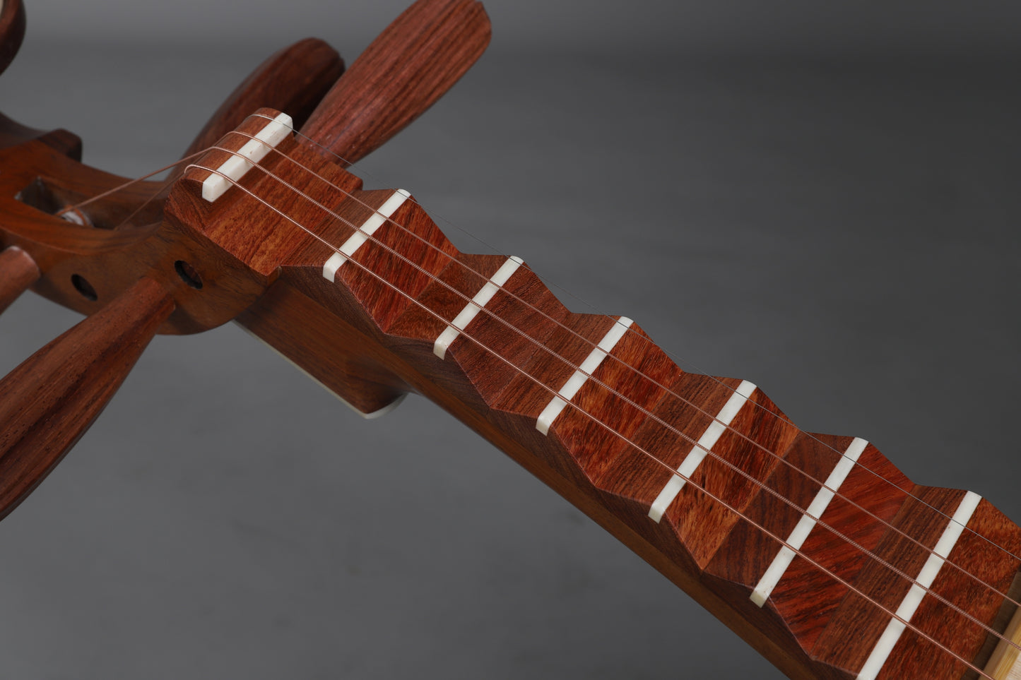 LANDTOM Yuehai Adult's Pterocarpus macrocarpus (Burma Padauk / Big-fruited Padauk) Pipa 9119 Designed for pipa performances and professional-grade examinations