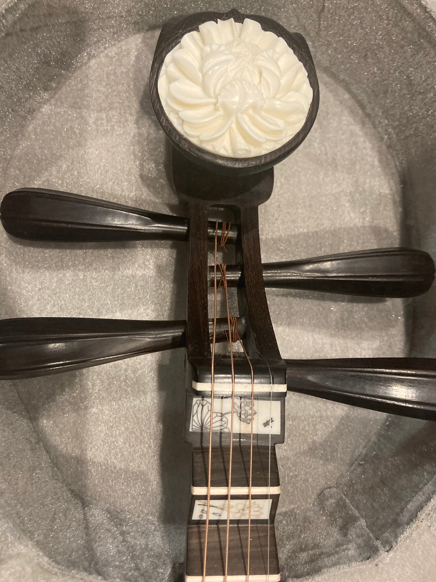 LANDTOM Newest style chicken wing/Jichi wood Chinese Lute Traditional National Stringed Instrument Pipa with bone cravings in the nect and Ebony pegs for Adults, Beginners, intermedites, musicians