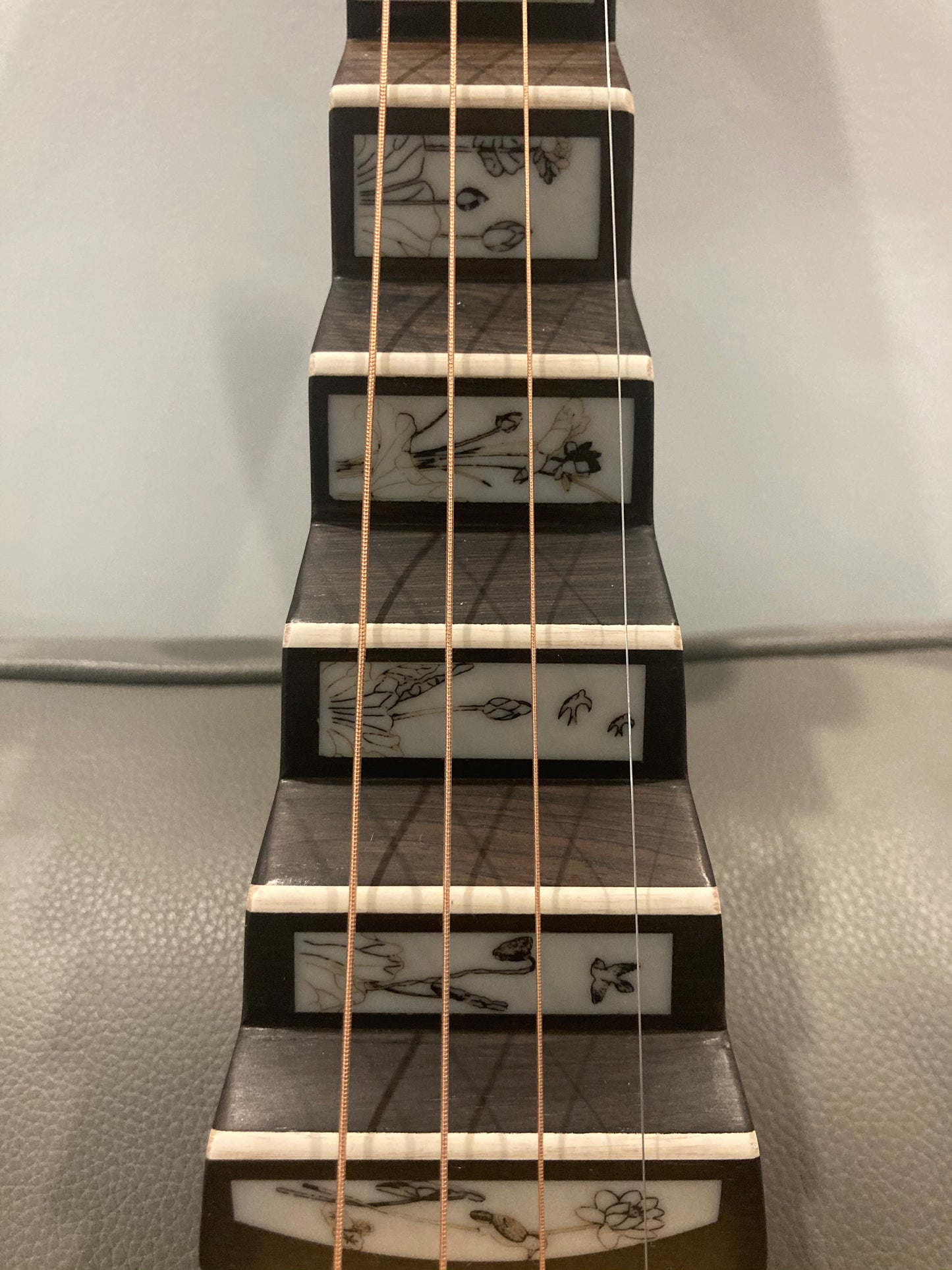LANDTOM Newest style chicken wing/Jichi wood Chinese Lute Traditional National Stringed Instrument Pipa with bone cravings in the nect and Ebony pegs for Adults, Beginners, intermedites, musicians