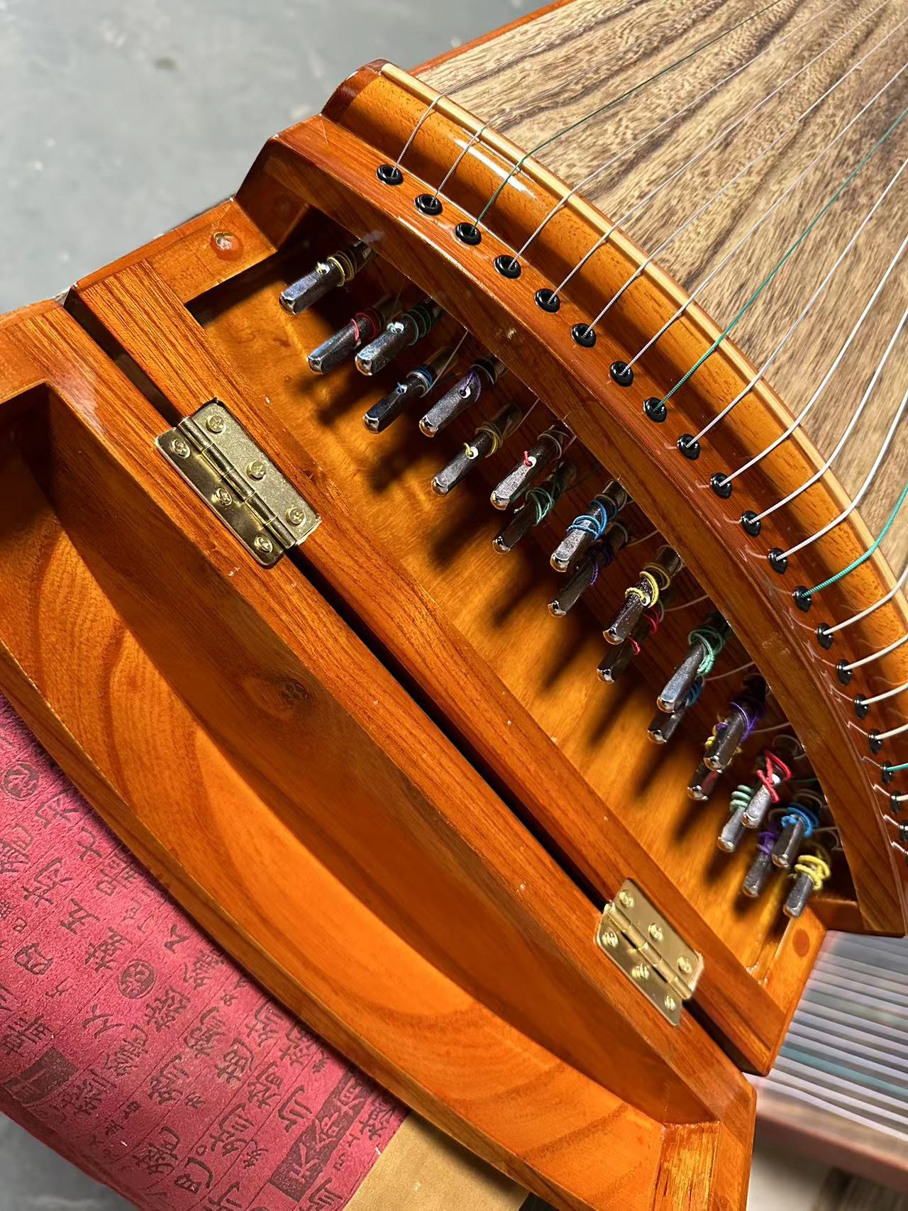 LANDTOM High Level/Concert Level 100cm Golden Sandalwood(黄金檀) Lacquer Craft Digging(整挖筝) Guzheng