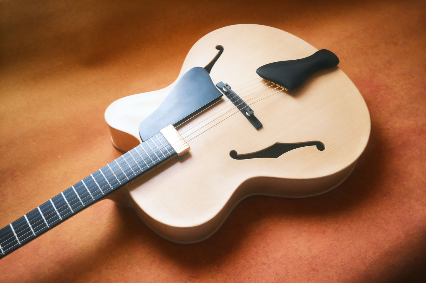 LANDTOM 19NYL Handcrafted 17" Jazz Electric Guitar 6-String Carved Solid Hollow Body Violin Style Spruce Top Maple Neck Ebony