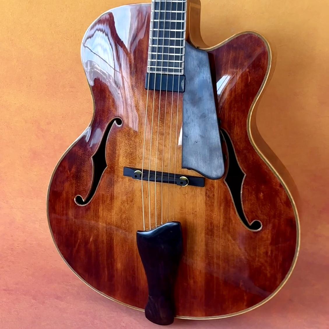 LANDTOM Customizable Handmade Archtop Spruce 2A Flamed Maple Handcrafted Hollow Body Lacquered Finish Jazz Acoustic Electric Guitar Ebony