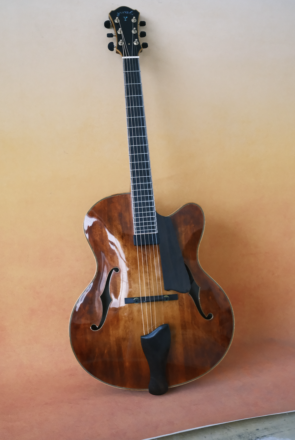 LANDTOM Customizable Handmade Archtop Spruce 2A Flamed Maple Handcrafted Hollow Body Lacquered Finish Jazz Acoustic Electric Guitar Ebony