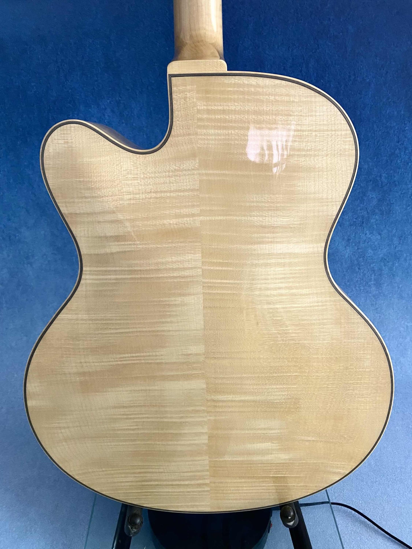 LANDTOM Customizable 2AFlamed Maple Luthier Handcrafted 18" Jazz Electric Guitar Nitro Lacquer Finish Hollow Body Spruce Top Ebony Fingerboard