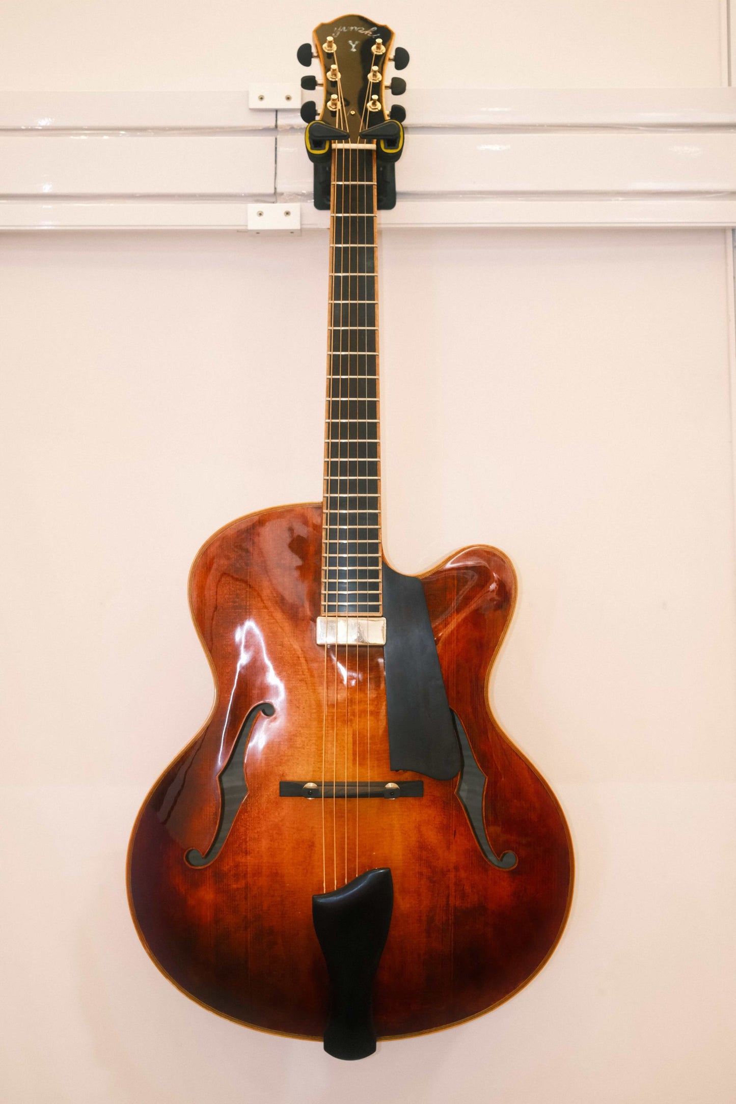 LANDTOM Customizable Archtop Spruce Flamed Maple Handcrafted Hollow Body Lacquered Finish Jazz Acoustic Electric Guitar Ebony