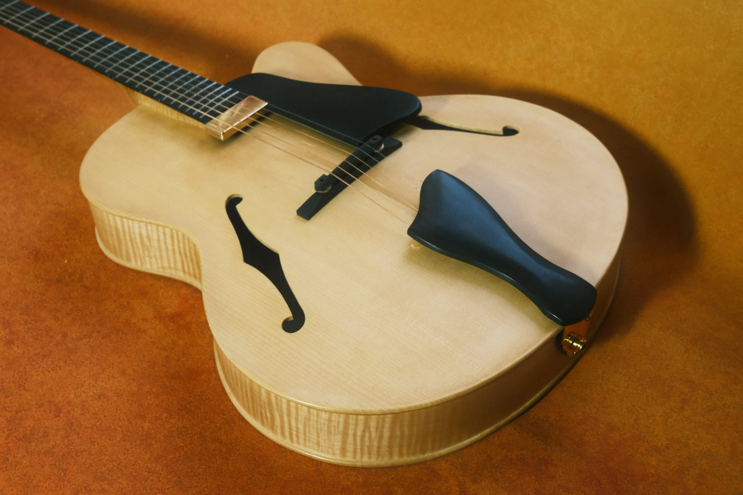 LANDTOM 19NYL Handcrafted 17" Jazz Electric Guitar 6-String Carved Solid Hollow Body Violin Style Spruce Top Maple Neck Ebony