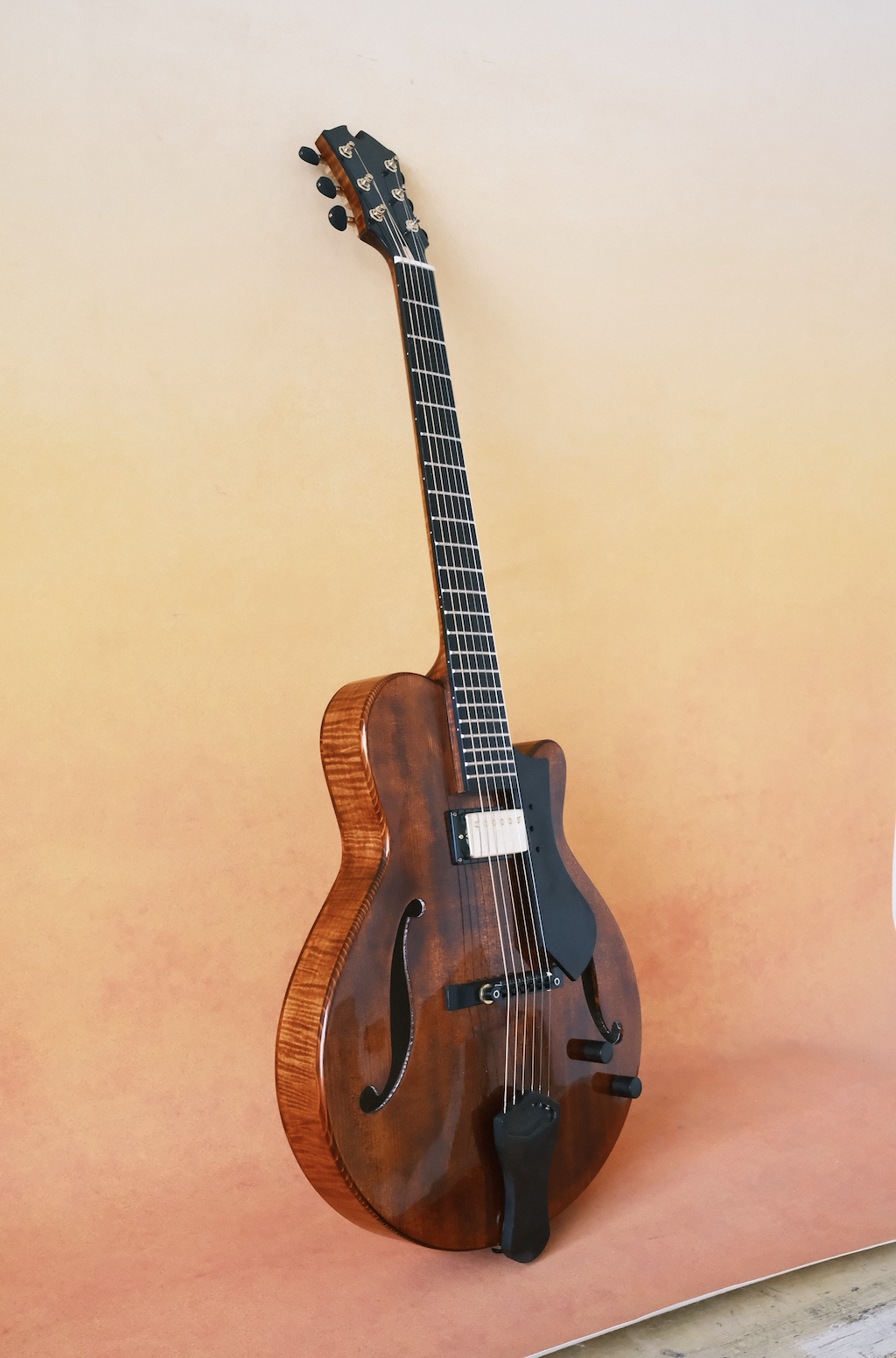 LANDTOM Handmade Archtop Jazz Guitar Hollow Spruce Top Solid Flamed Maple Customizable Electric Guitar Ebony Fingerboard