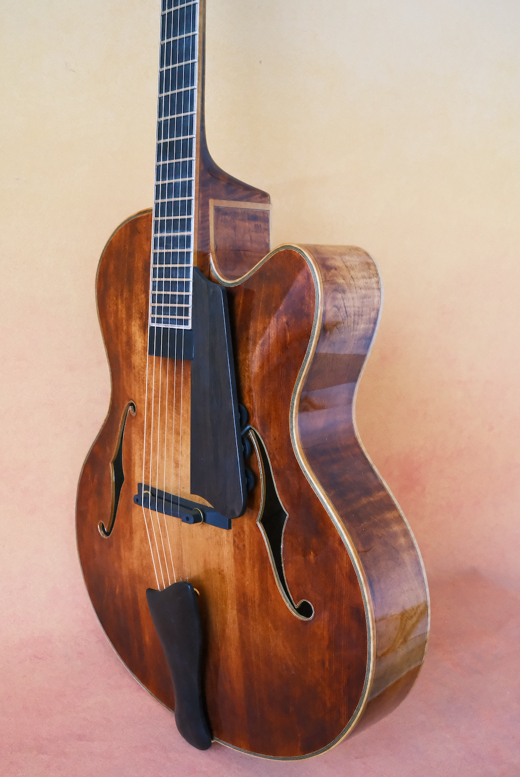 LANDTOM Customizable Handmade Archtop Spruce 2A Flamed Maple Handcrafted Hollow Body Lacquered Finish Jazz Acoustic Electric Guitar Ebony
