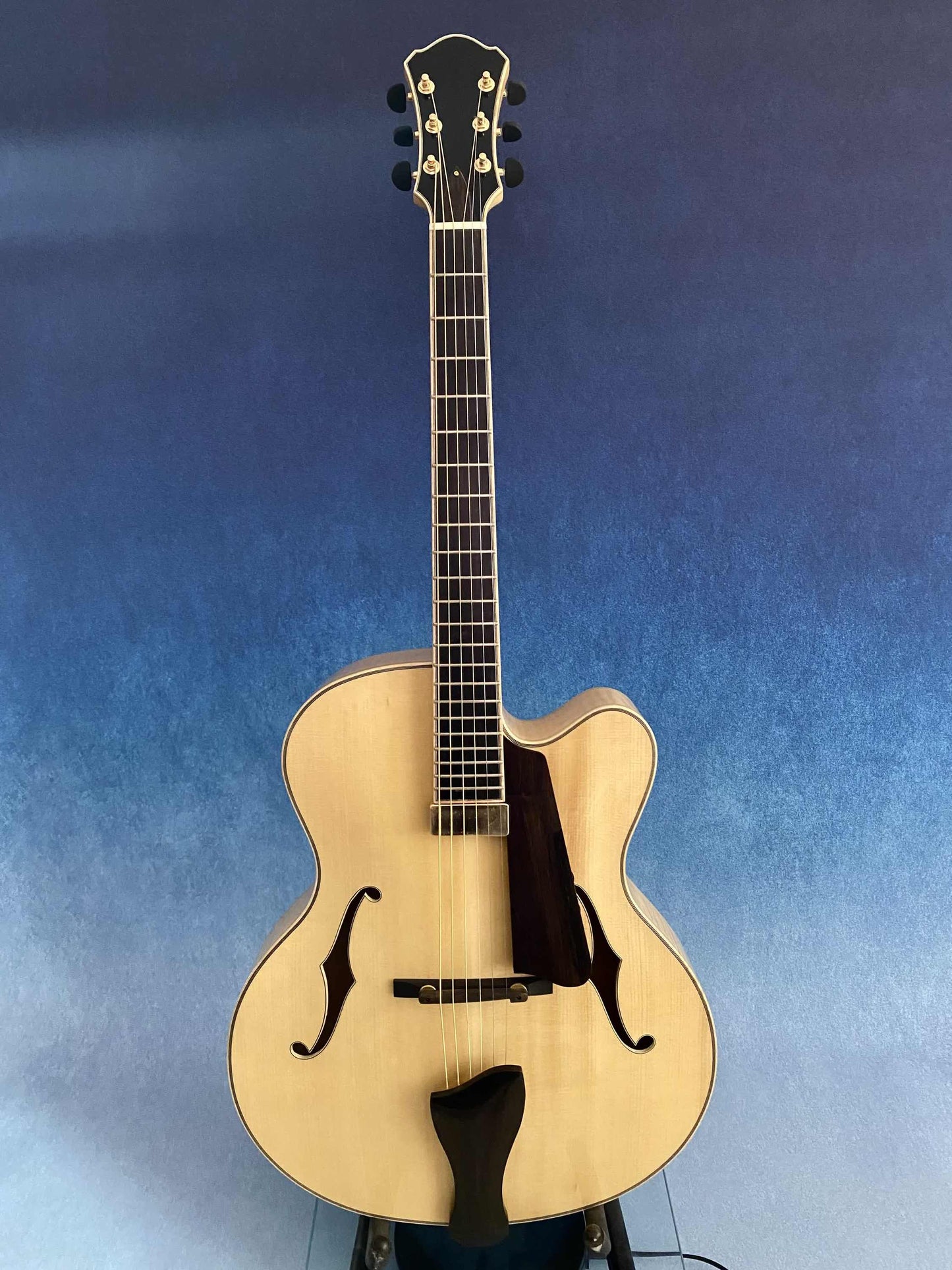 LANDTOM Customizable 2AFlamed Maple Luthier Handcrafted 18" Jazz Electric Guitar Nitro Lacquer Finish Hollow Body Spruce Top Ebony Fingerboard
