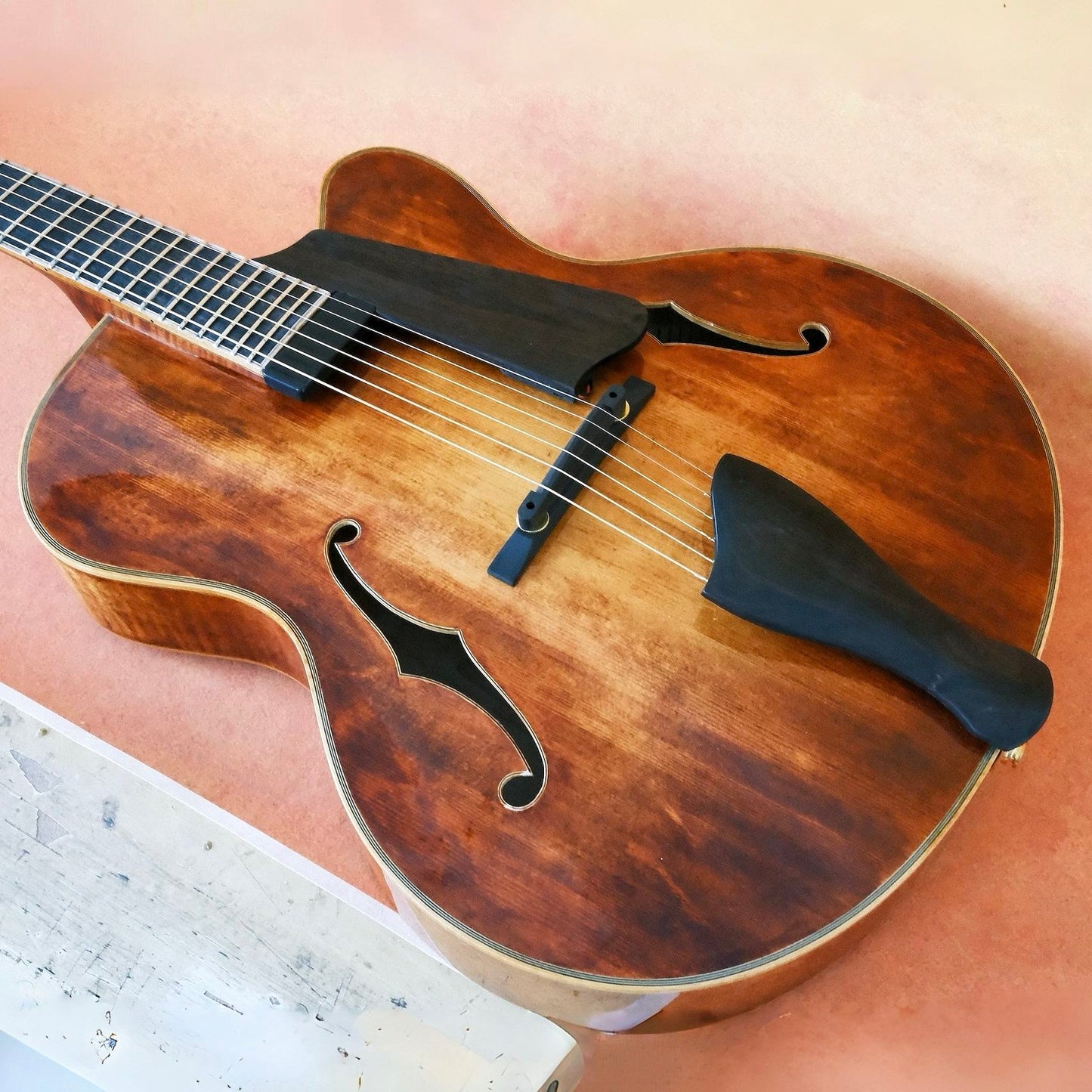 LANDTOM Customizable Handmade Archtop Spruce 2A Flamed Maple Handcrafted Hollow Body Lacquered Finish Jazz Acoustic Electric Guitar Ebony