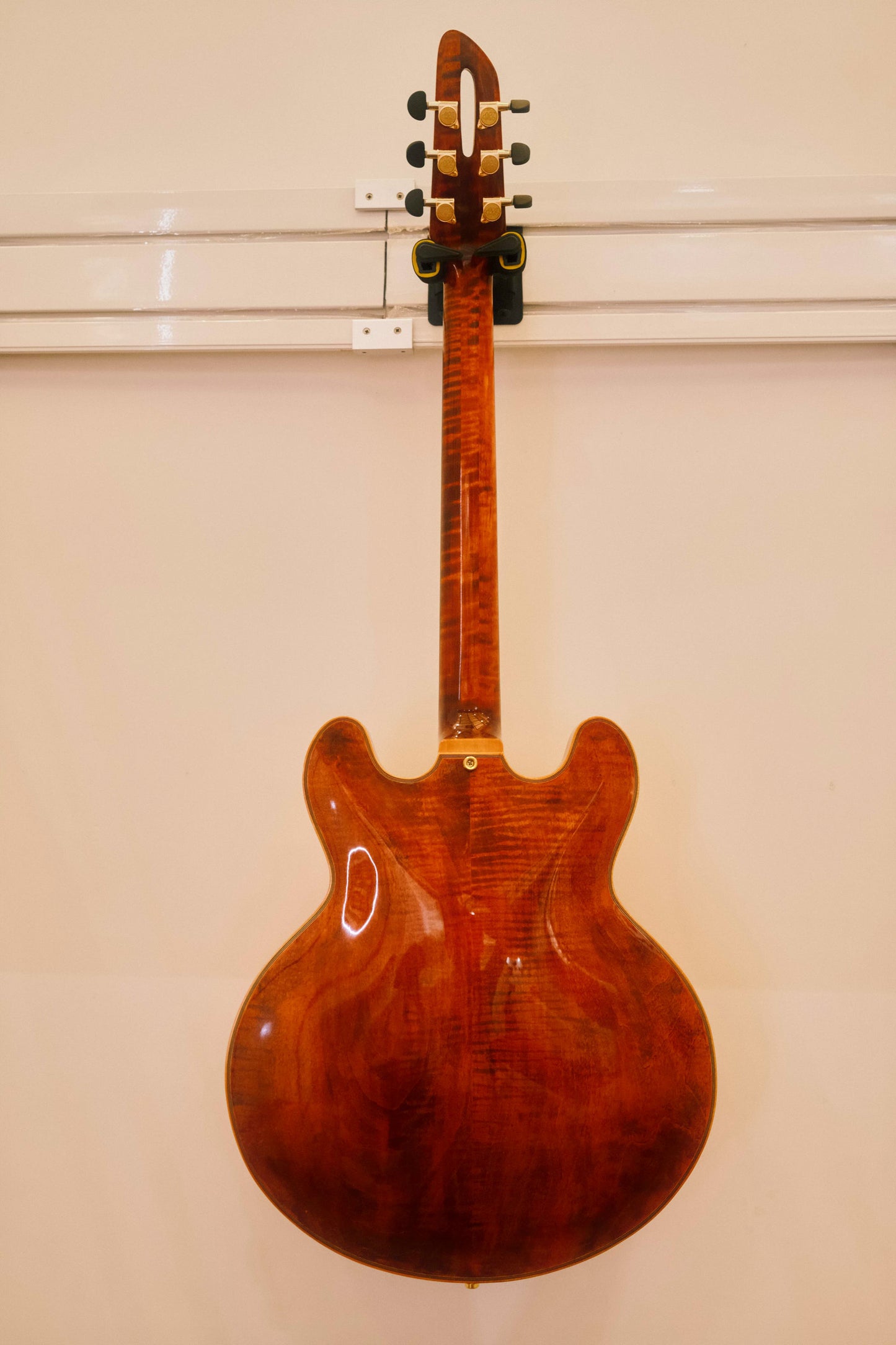 LANDTOM Luthier Handcrafted 335 Hollow Body Archtop Electric Guitar Solid Spruce Top Maple Back Ebony Fingerboard Gloss Custom