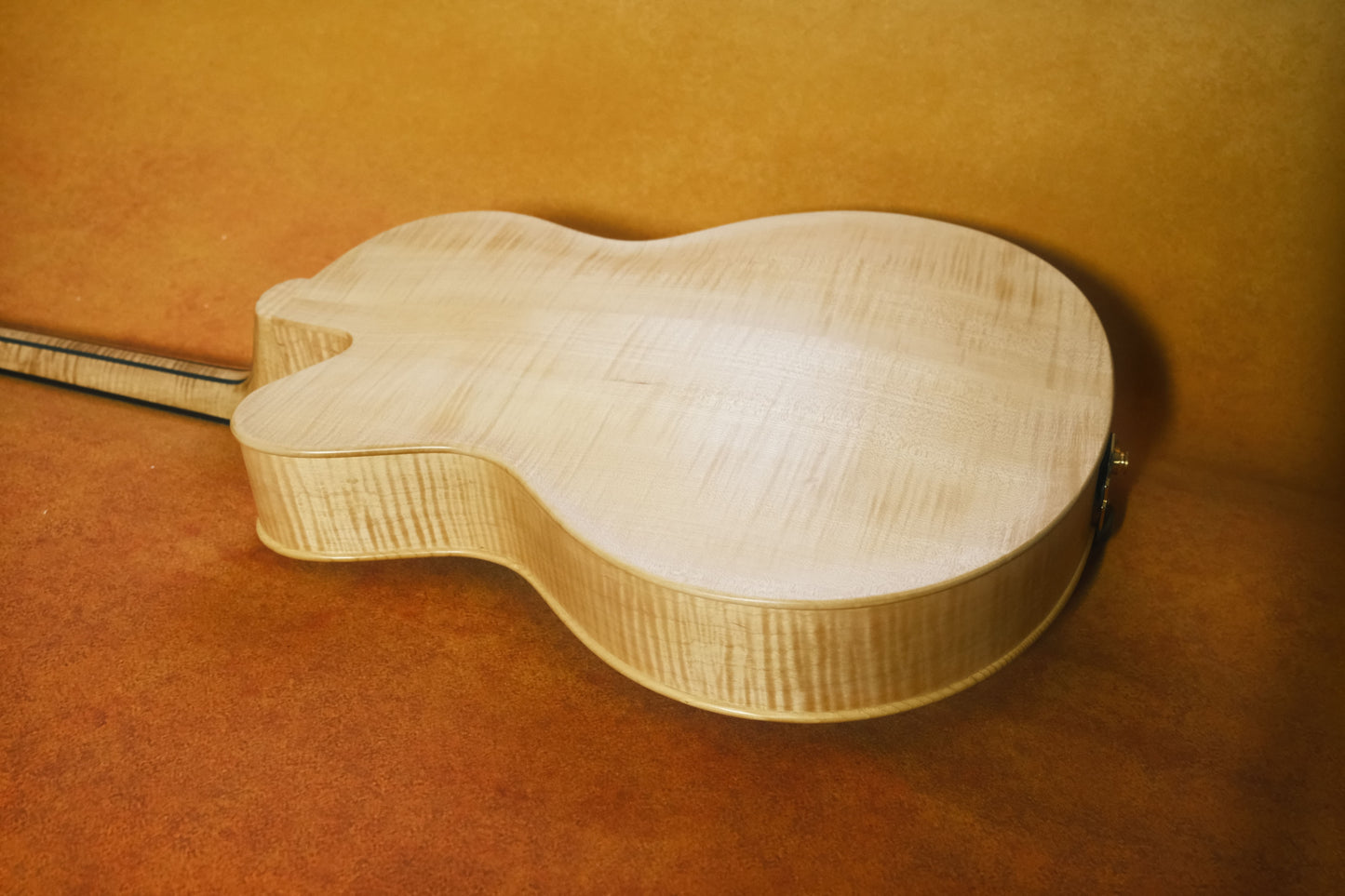 LANDTOM 19NYL Handcrafted 17" Jazz Electric Guitar 6-String Carved Solid Hollow Body Violin Style Spruce Top Maple Neck Ebony