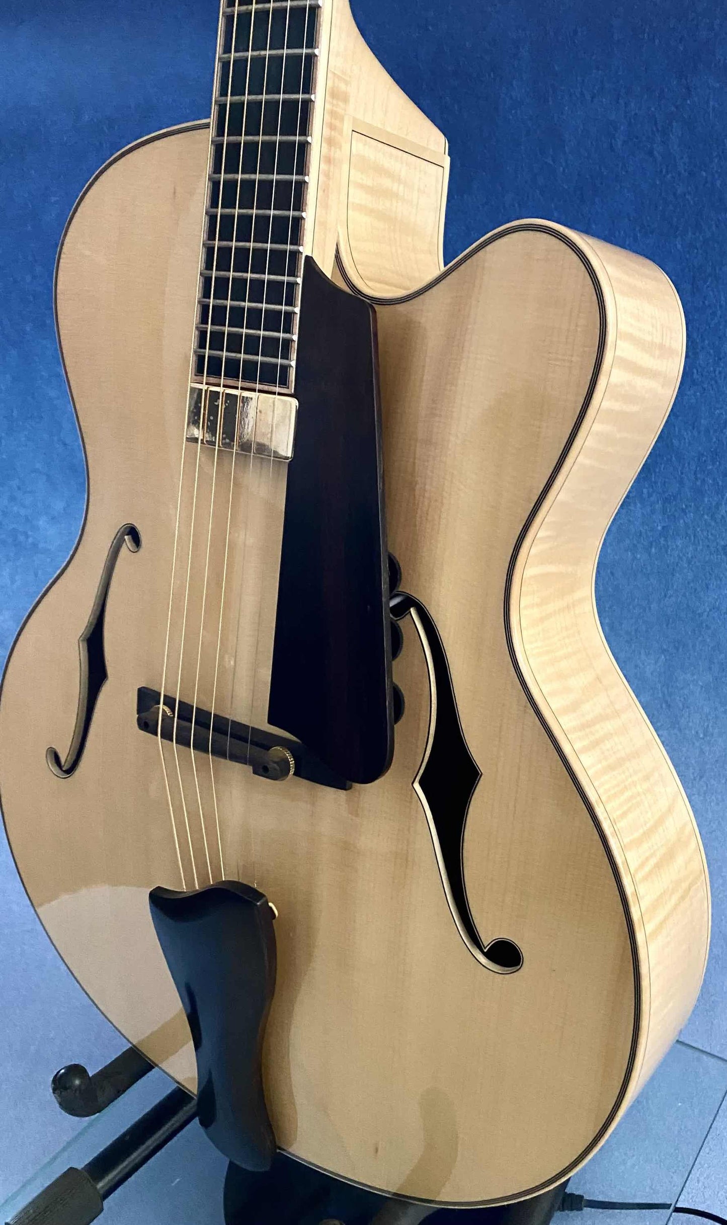 LANDTOM Customizable 2AFlamed Maple Luthier Handcrafted 18" Jazz Electric Guitar Nitro Lacquer Finish Hollow Body Spruce Top Ebony Fingerboard