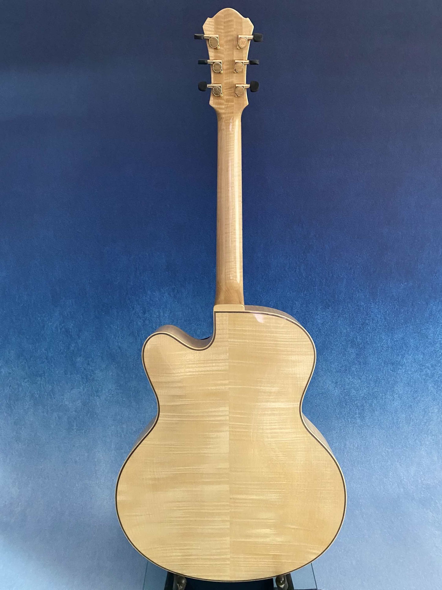 LANDTOM Customizable 2AFlamed Maple Luthier Handcrafted 18" Jazz Electric Guitar Nitro Lacquer Finish Hollow Body Spruce Top Ebony Fingerboard