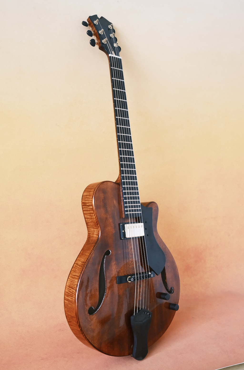LANDTOM Customizable Archtop Spruce Flamed Maple Handcrafted Hollow Body Lacquered Finish Jazz Acoustic Electric Guitar Ebony