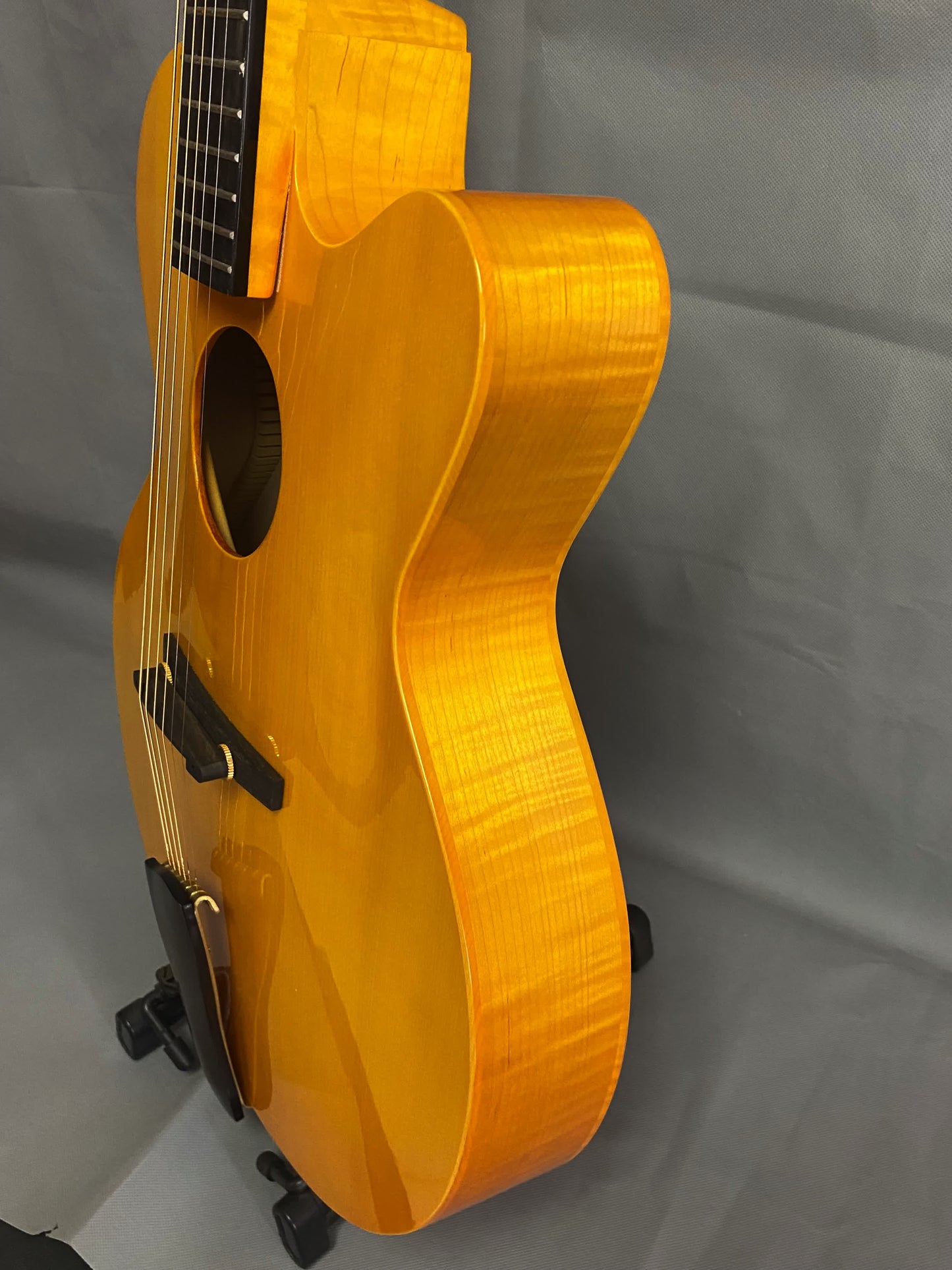 LANDTOM Customizable Handmade 3A Solid Maple Jazz Guitar with Ebony Fingerboard Best Acoustic Product