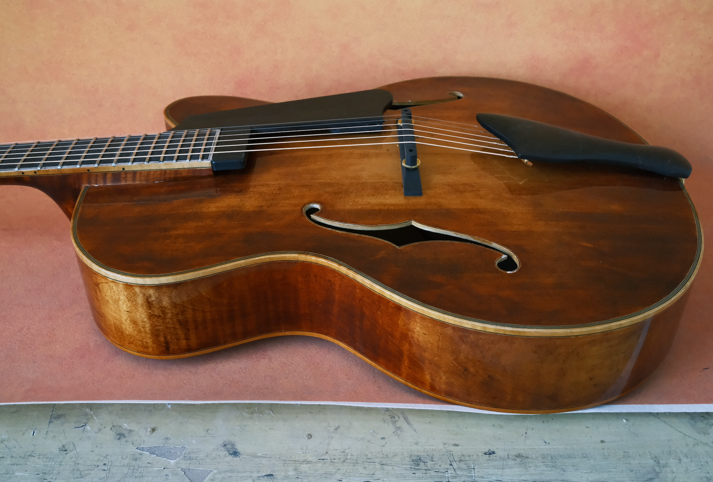LANDTOM Customizable Handmade Archtop Spruce 2A Flamed Maple Handcrafted Hollow Body Lacquered Finish Jazz Acoustic Electric Guitar Ebony