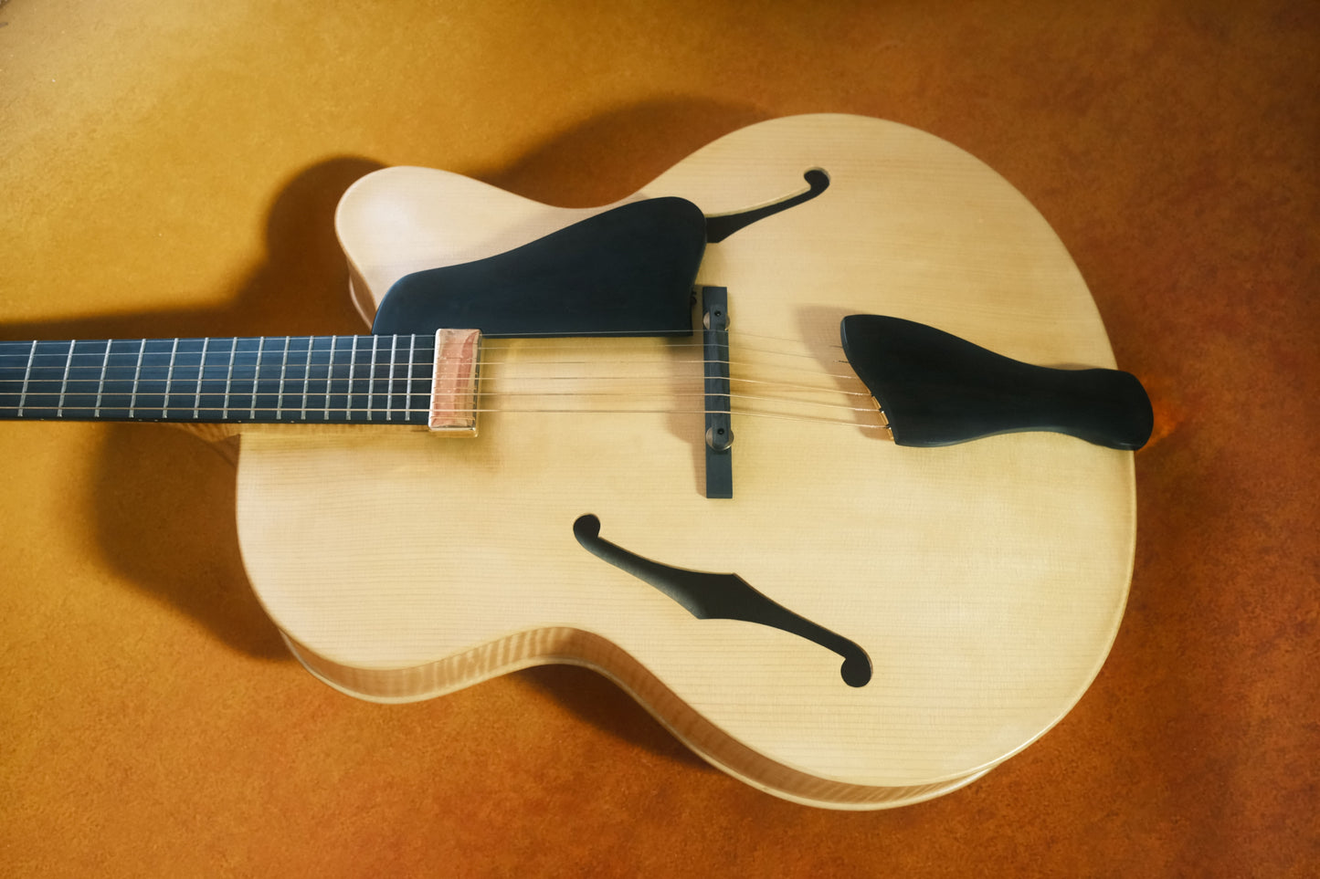 LANDTOM 19NYL Handcrafted 17" Jazz Electric Guitar 6-String Carved Solid Hollow Body Violin Style Spruce Top Maple Neck Ebony