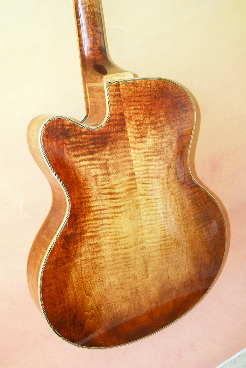 LANDTOM Customizable Handmade Archtop Spruce 2A Flamed Maple Handcrafted Hollow Body Lacquered Finish Jazz Acoustic Electric Guitar Ebony
