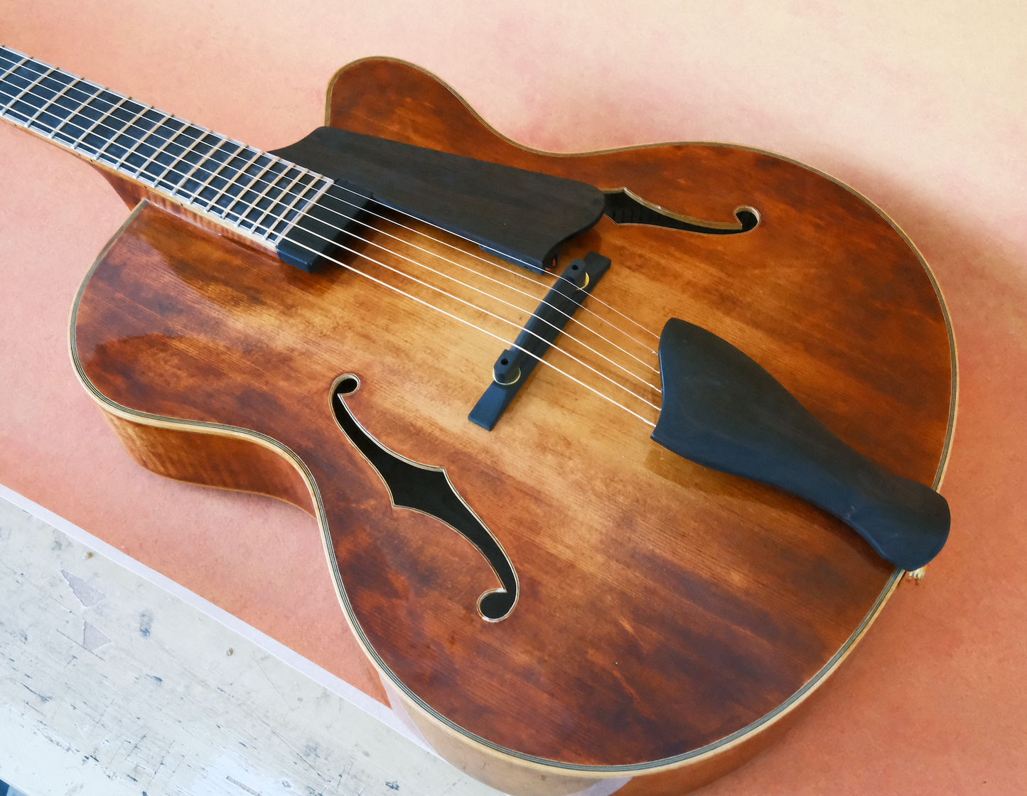 LANDTOM Customizable Handmade Archtop Spruce 2A Flamed Maple Handcrafted Hollow Body Lacquered Finish Jazz Acoustic Electric Guitar Ebony