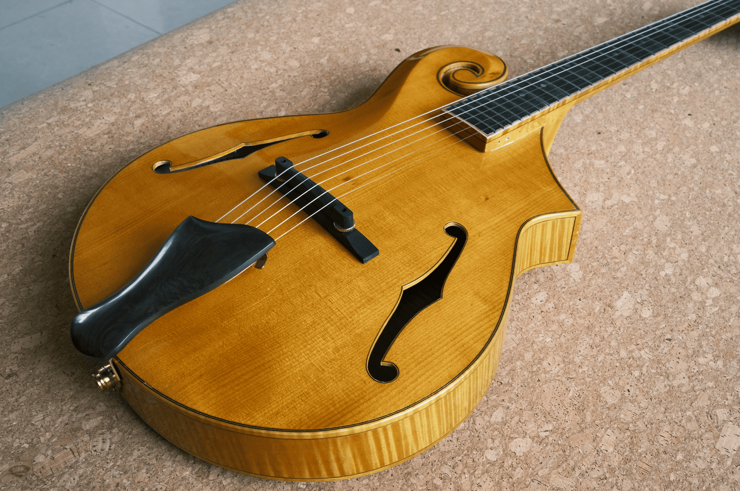 LANDTOM Handmade Mandolin Guitar Electric Archtop Jazz Guitar Maple Hollow Body and Ebony Fingerboard Customizable