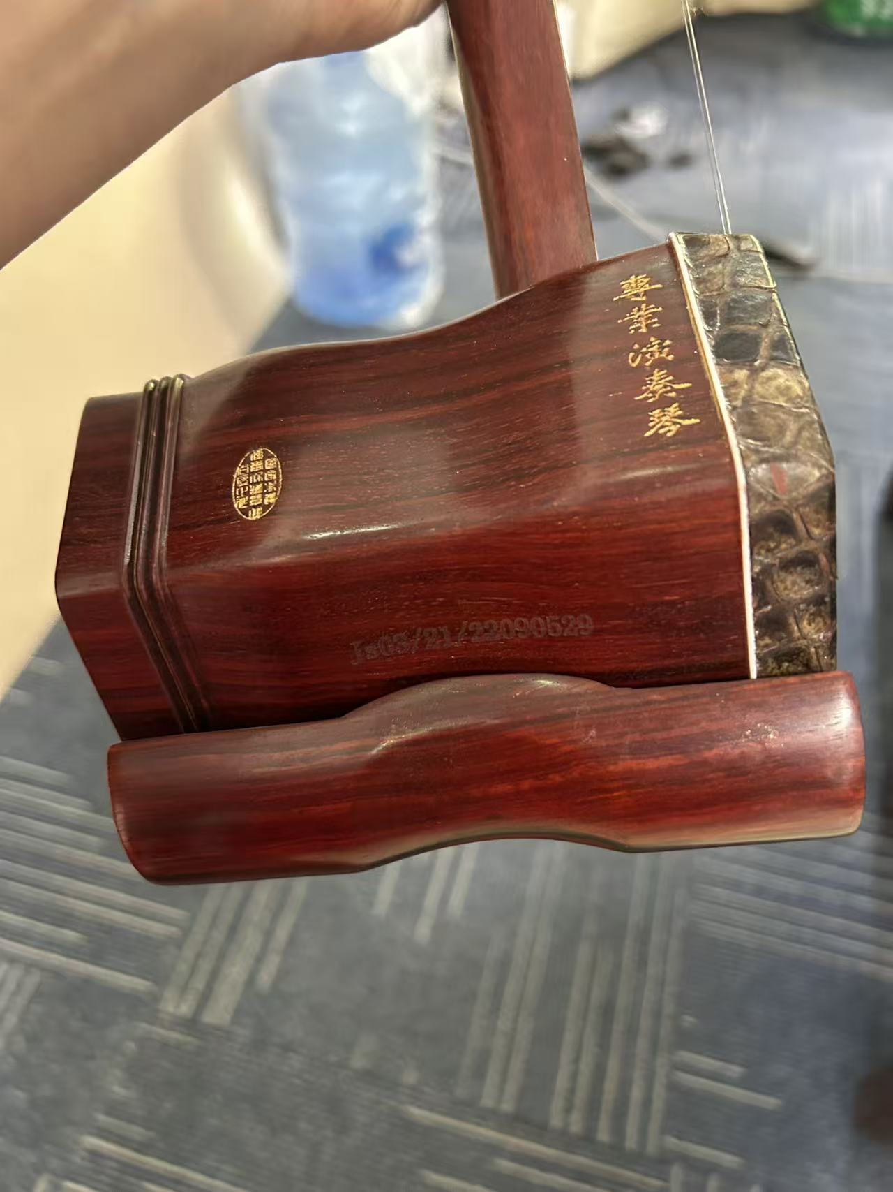 Huqiu 5168 Erhu Indian Rosewood (Dalbergia latifolia) Professional Chinese Two-String Instrument with Huqiu Hard Case
