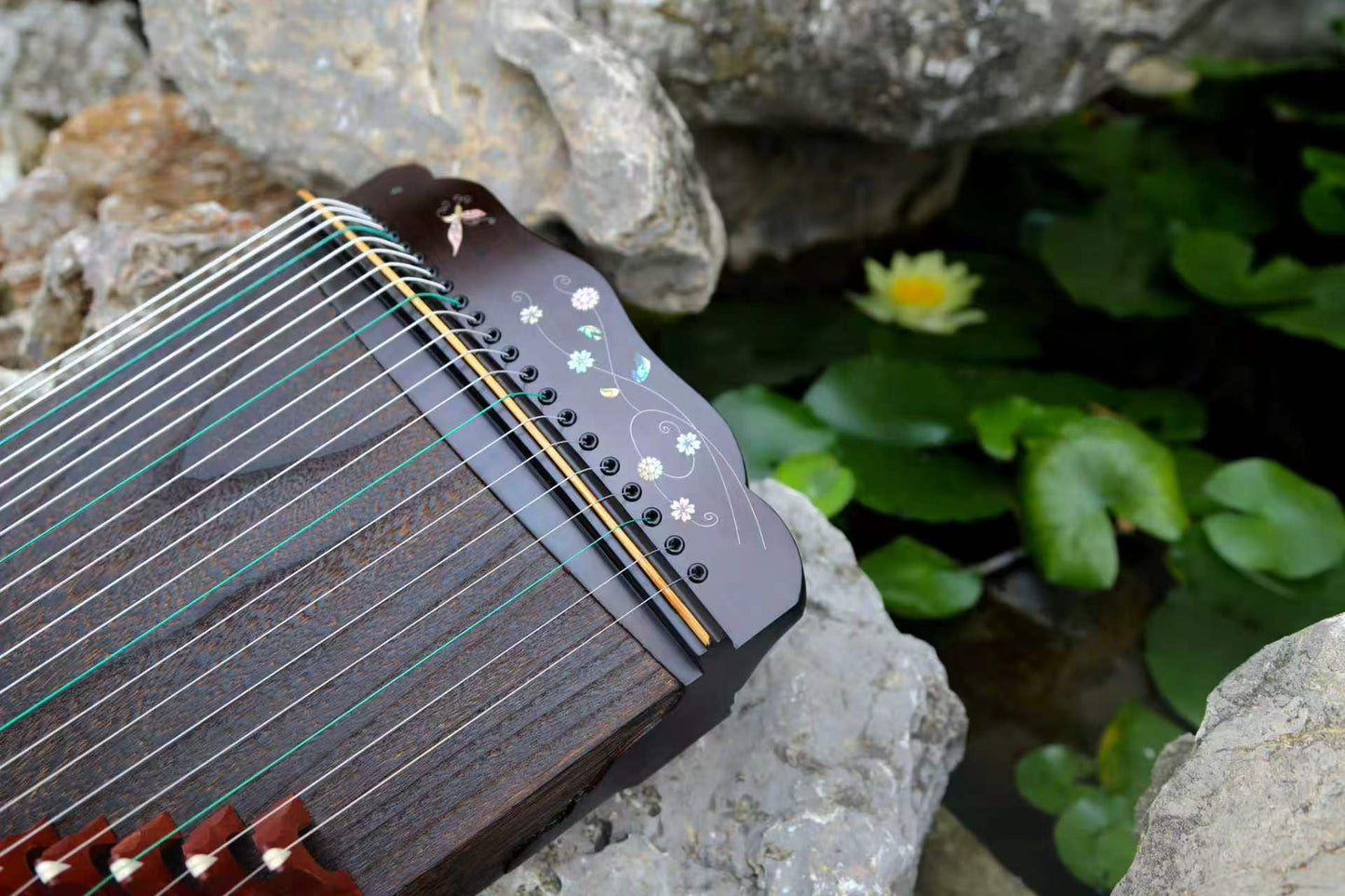 LANDTOM Blossom Heart 88cm/34.6in Small Portable Guzheng Professional Performance & Examination Grade with Paulownia Soundboard, Ebony Trim, Mother-of-Pearl Inlay & Steel-Core Nylon Strings, Mini Guzheng