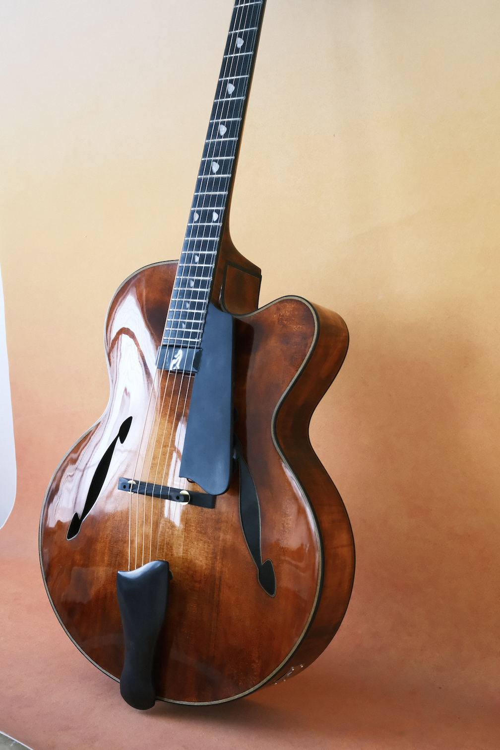 LANDTOM Customizable Archtop Spruce Maple Handcrafted Hollow Body Lacquered Finish Jazz Acoustic Electric Guitar Ebony