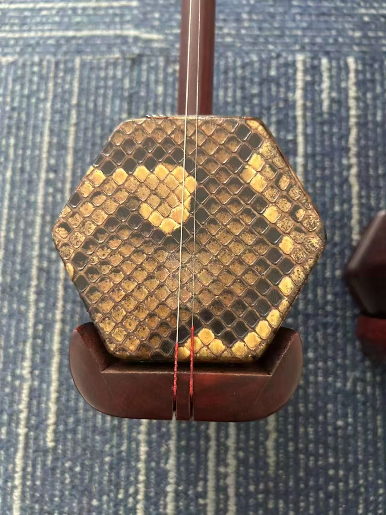 Huqiu 5168 Erhu Indian Rosewood (Dalbergia latifolia) Professional Chinese Two-String Instrument with Huqiu Hard Case