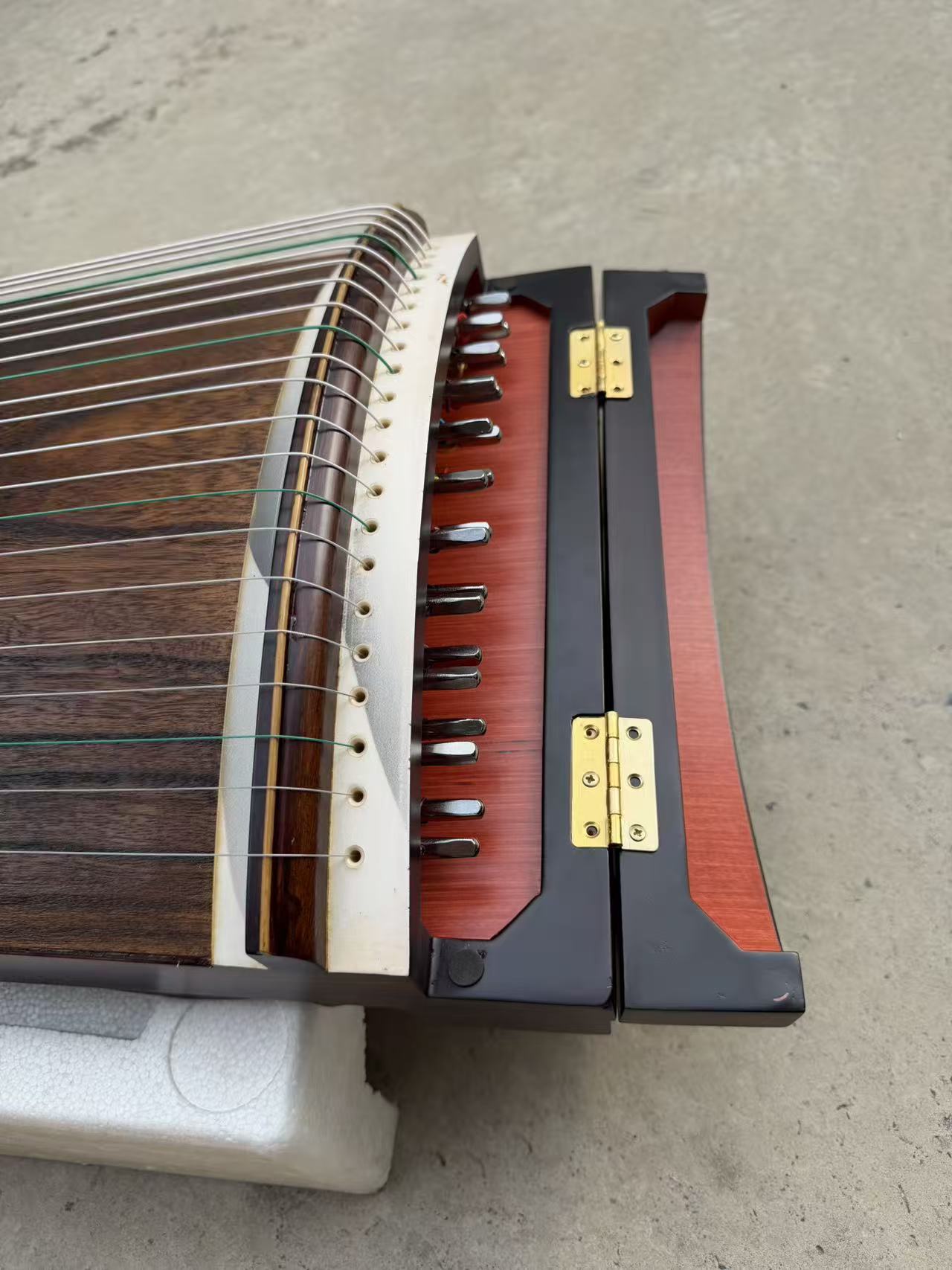 LANDTOM Mountain Echoes 100cm/39.4in Portable Professional Small Paulownia Guzheng Hand-Painted Landscape Artwork & Steel-Core Nylon Strings Mini Guzheng