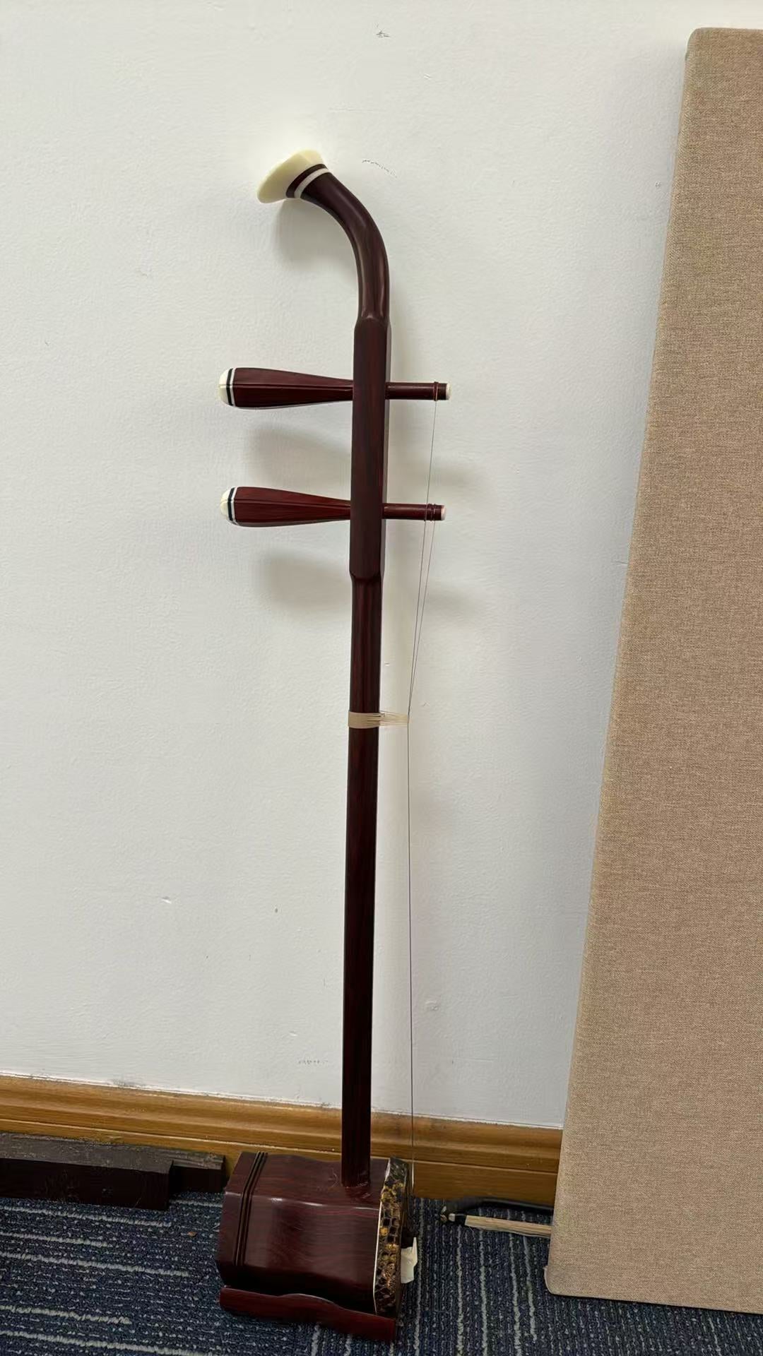 Huqiu 5168 Erhu Indian Rosewood (Dalbergia latifolia) Professional Chinese Two-String Instrument with Huqiu Hard Case