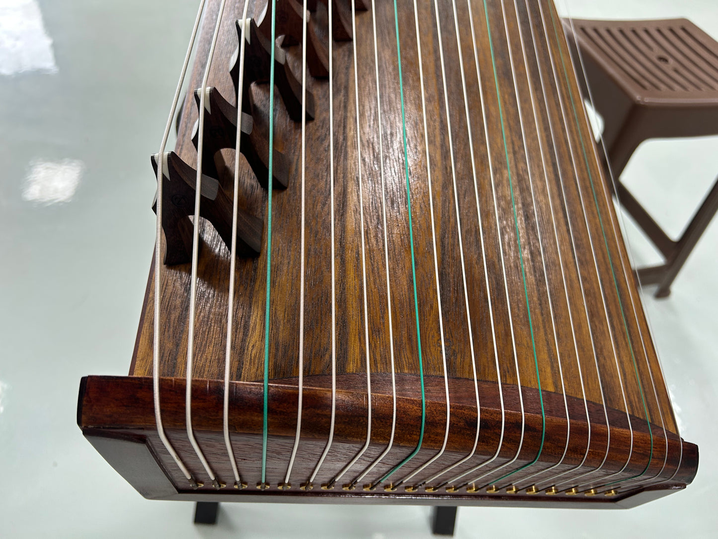 LANDTOM 80cm/31.5in Small Guzheng Portable Performance Guzheng with Rosewood Body, Hollow-Carved Construction, Pyrography Artwork & Dalbergia Rosewood Bridges, Compact Chinese Zither Mini Guzheng