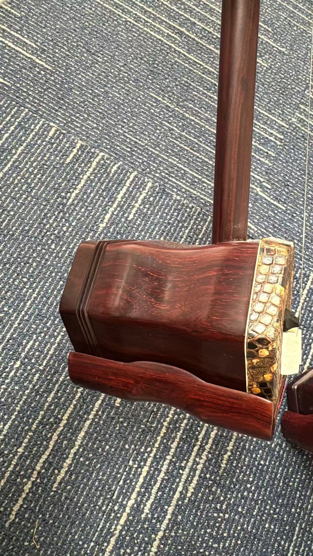 Huqiu 5168 Erhu Indian Rosewood (Dalbergia latifolia) Professional Chinese Two-String Instrument with Huqiu Hard Case