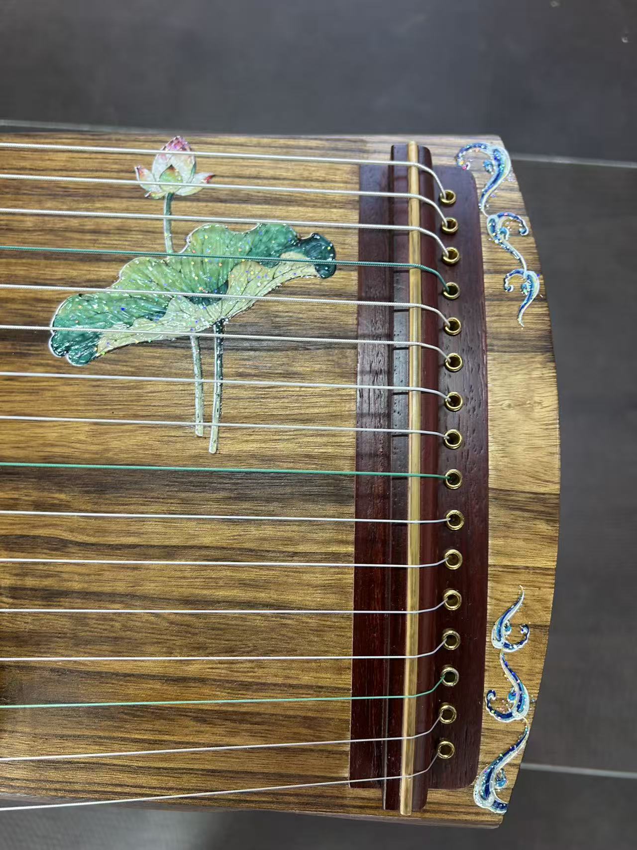 LANDTOM 16-String Travel Guzheng 70cm/27.6in Mini Chinese Zither with Paulownia Wood Body, Lotus Design, Portable Guzheng for Beginners, Students & Practice