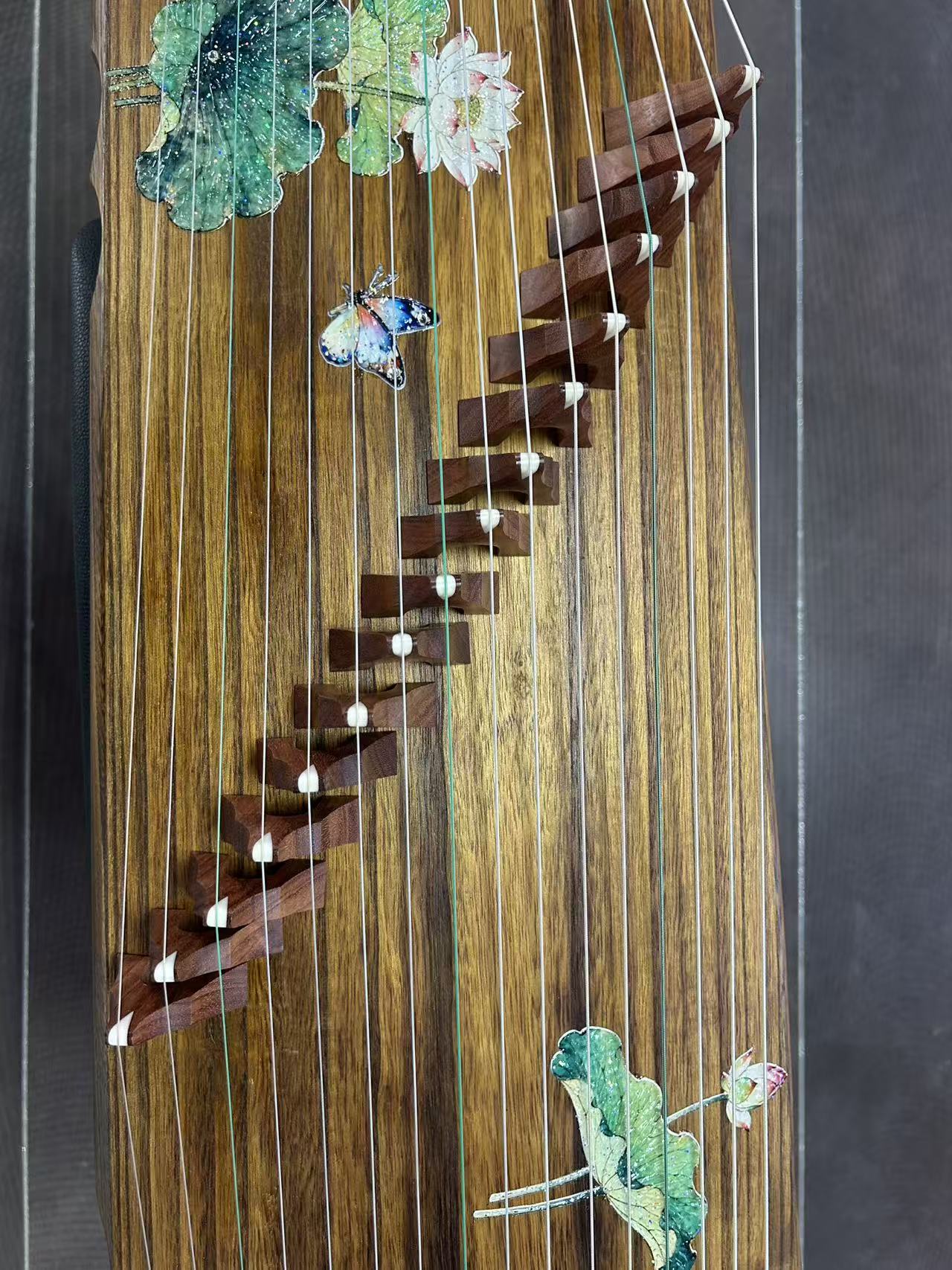 LANDTOM 16-String Travel Guzheng 70cm/27.6in Mini Chinese Zither with Paulownia Wood Body, Lotus Design, Portable Guzheng for Beginners, Students & Practice