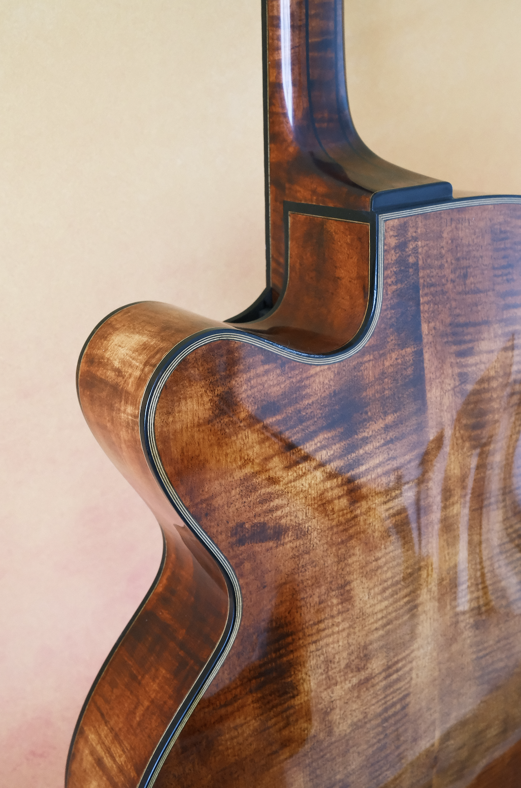 LANDTOM Customizable Archtop Spruce Maple Handcrafted Hollow Body Lacquered Finish Jazz Acoustic Electric Guitar Ebony