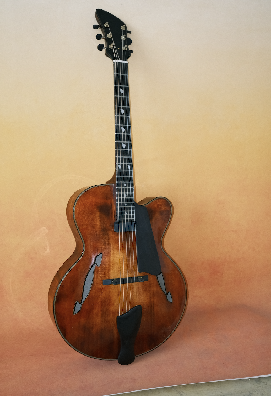 LANDTOM Customizable Archtop Spruce Maple Handcrafted Hollow Body Lacquered Finish Jazz Acoustic Electric Guitar Ebony