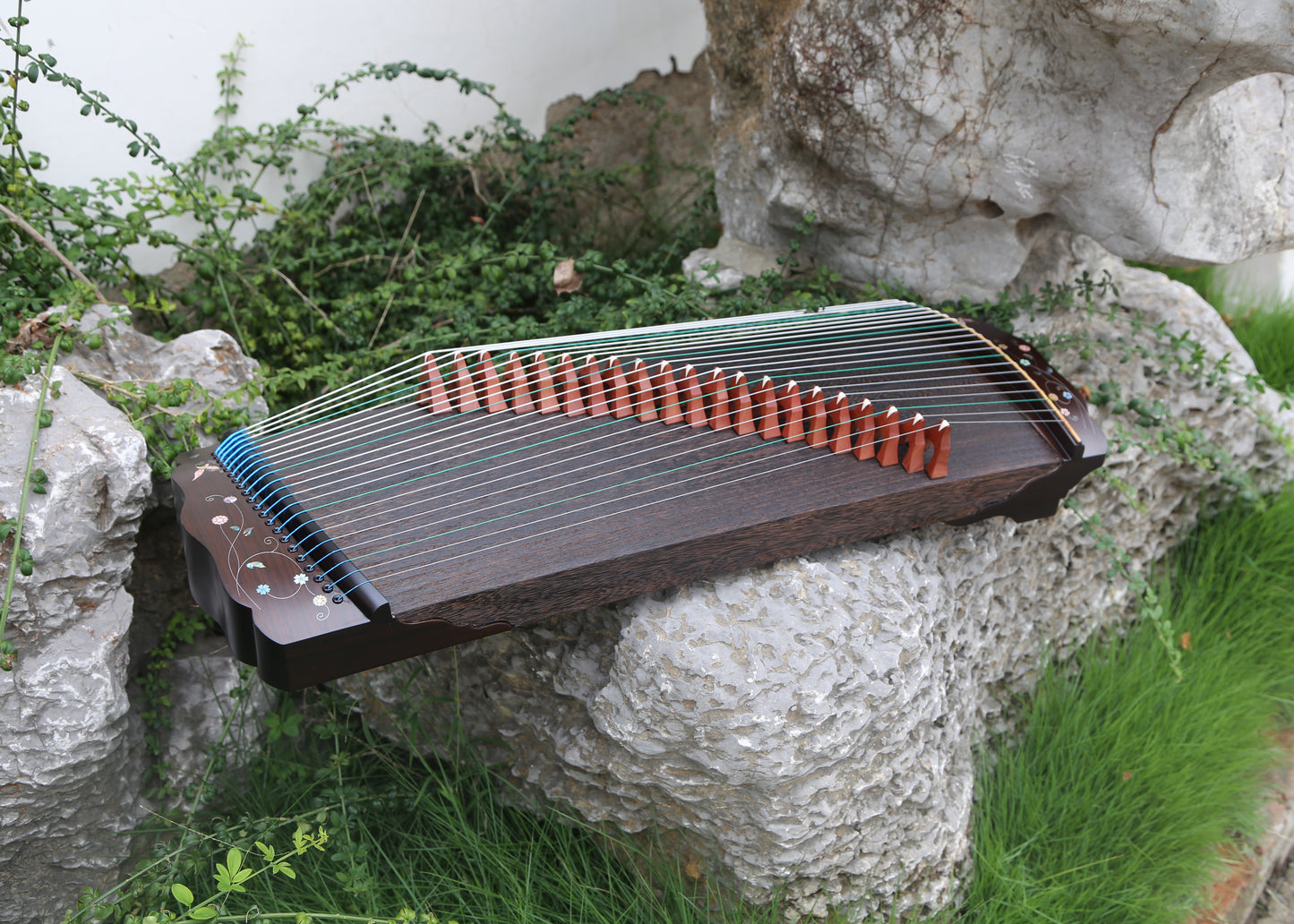 LANDTOM Blossom Heart 88cm/34.6in Small Portable Guzheng Professional Performance & Examination Grade with Paulownia Soundboard, Ebony Trim, Mother-of-Pearl Inlay & Steel-Core Nylon Strings, Mini Guzheng