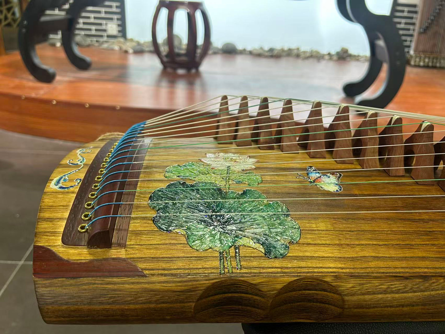 LANDTOM 16-String Travel Guzheng 70cm/27.6in Mini Chinese Zither with Paulownia Wood Body, Lotus Design, Portable Guzheng for Beginners, Students & Practice