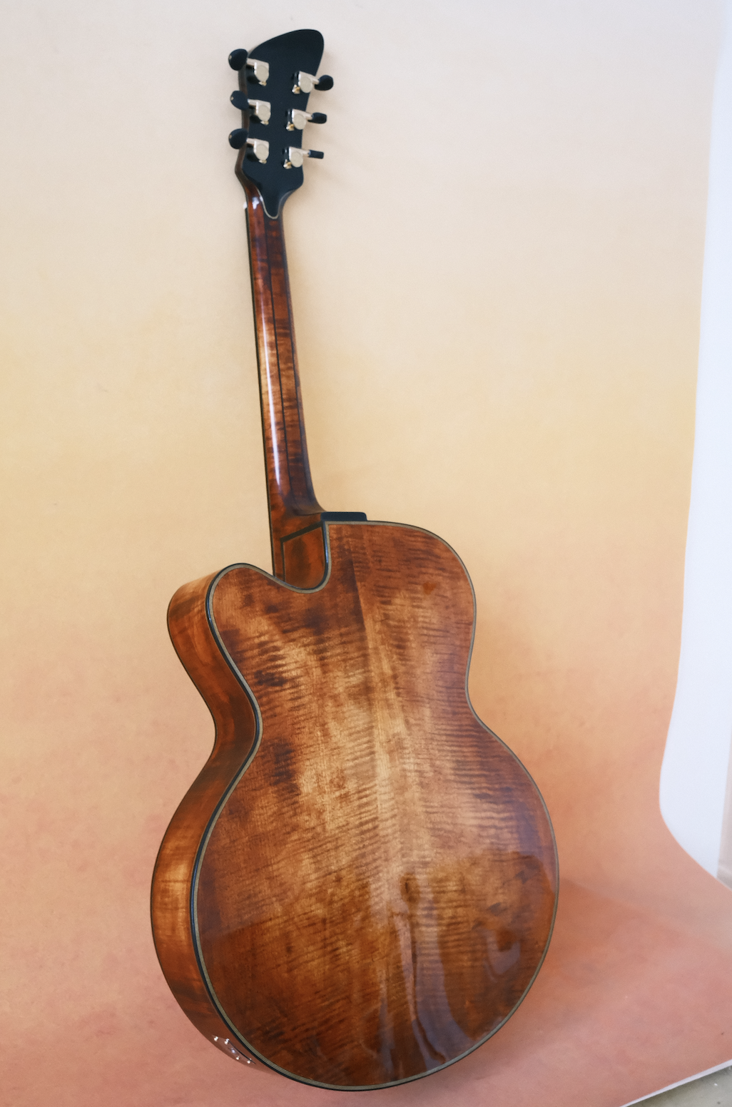LANDTOM Customizable Archtop Spruce Maple Handcrafted Hollow Body Lacquered Finish Jazz Acoustic Electric Guitar Ebony