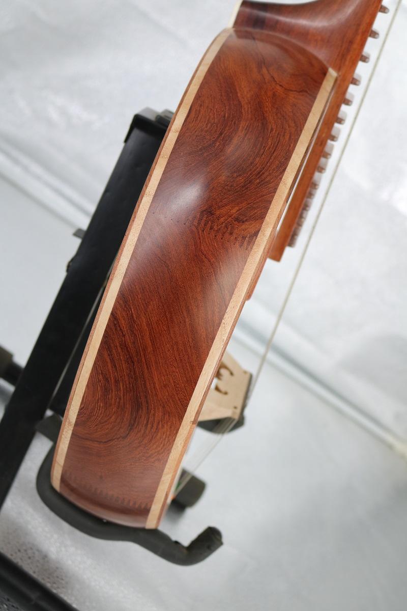 LANDTOM Master-Recommended Aged Burmese Rosewood (Dalbergia oliveri) Zhongruan Professional Performance Grade with Grade-A Paulownia Soundboard, Rounded Body, Peony Headstock & Round Sound Holes