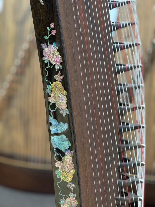 Zhuque朱雀 Series 8 "National Elegance" Professional Performance Guzheng with Selected Premium-Grade Lankao Paulownia Soundboard, One-Piece Hollow-Carved Construction, Mother-of-Pearl Inlay, Black Walnut Body & Ebony Bridges