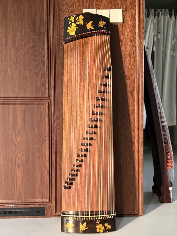 Zhuque朱雀 135cm/53.1inch Fluttering Blossoms Professional Portable Guzheng with Premium Lankao Paulownia Soundboard, Ebony Trim, Ebony Bridges & Hollow-Carved Construction